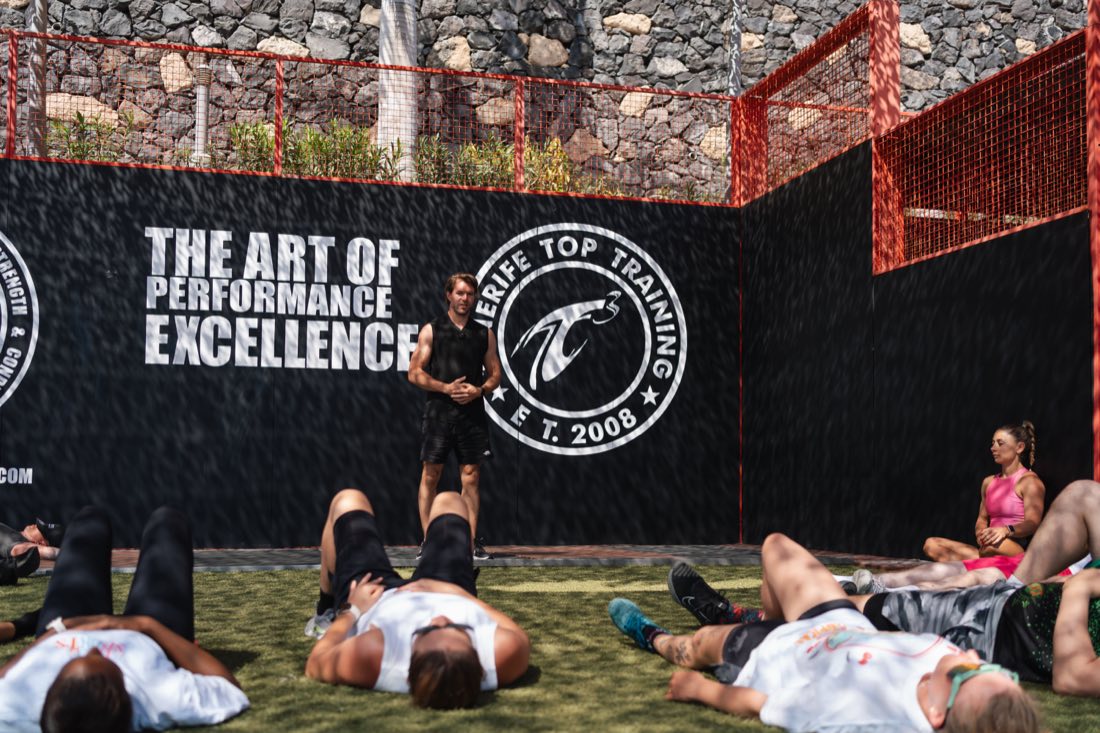 Fabian Ries arbeitet mit Sportlern bei Tenerife Top Training