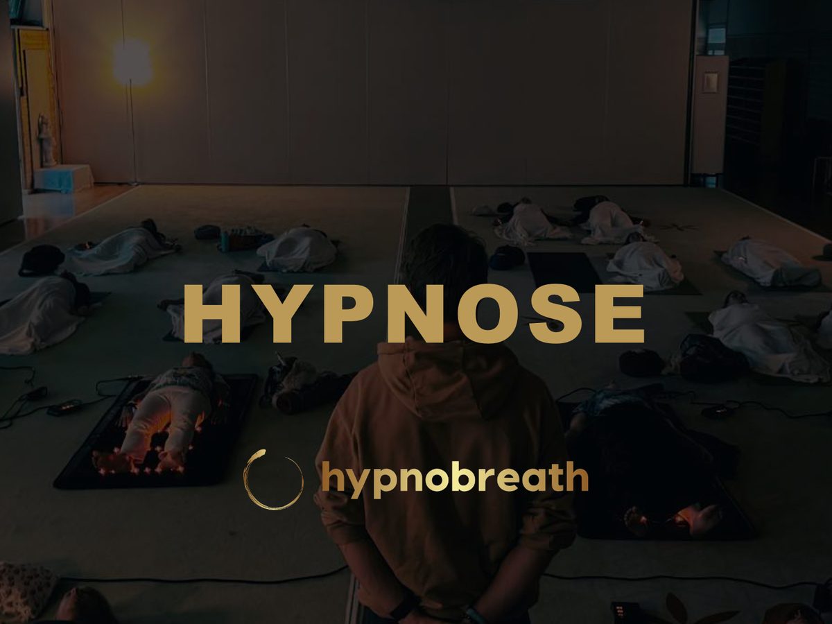 Modul Hypnose: Fabian Ries führt eine Gruppe in Trance