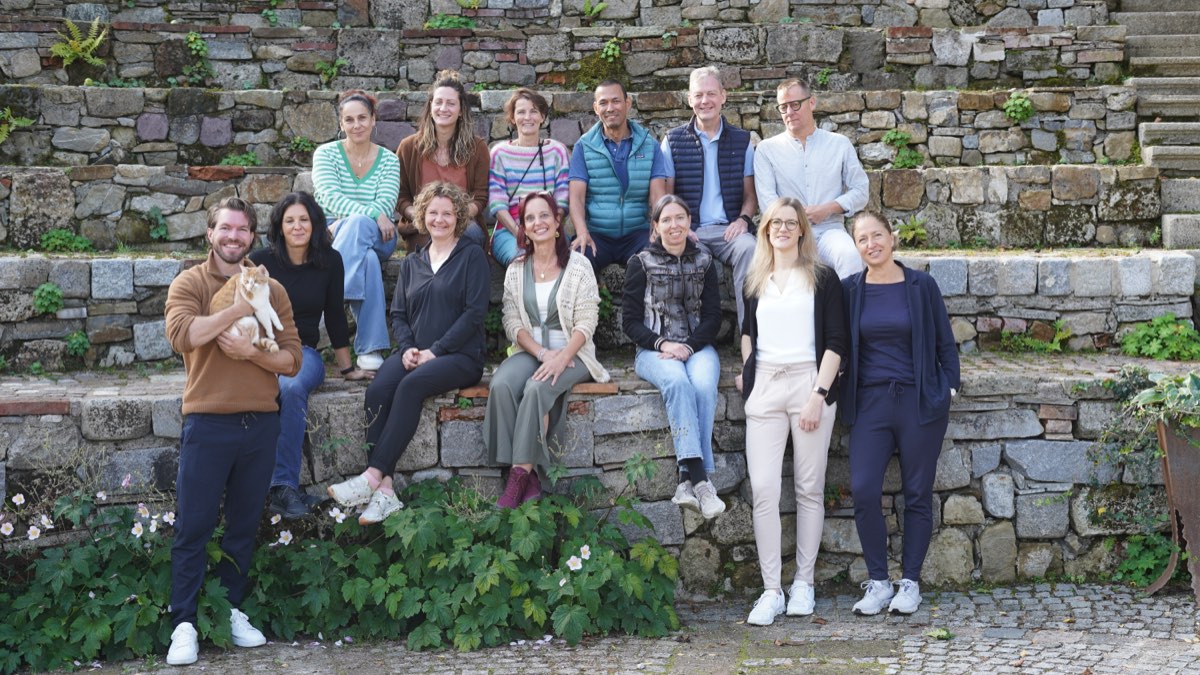 Hypnobreath®-Trainerinnen und -Trainer mit Fabian beim Retreat in Österreich