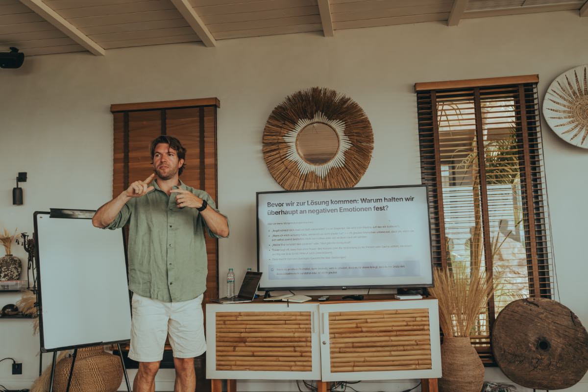 Fabian Ries hält live einen Hypnobreath®-Workshop